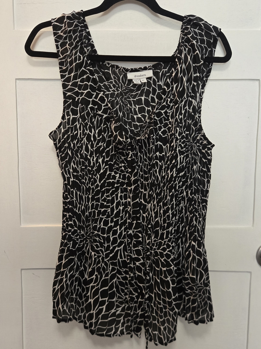 dressbarn Black and White Patterned Sleeveless V-Neck Camisole